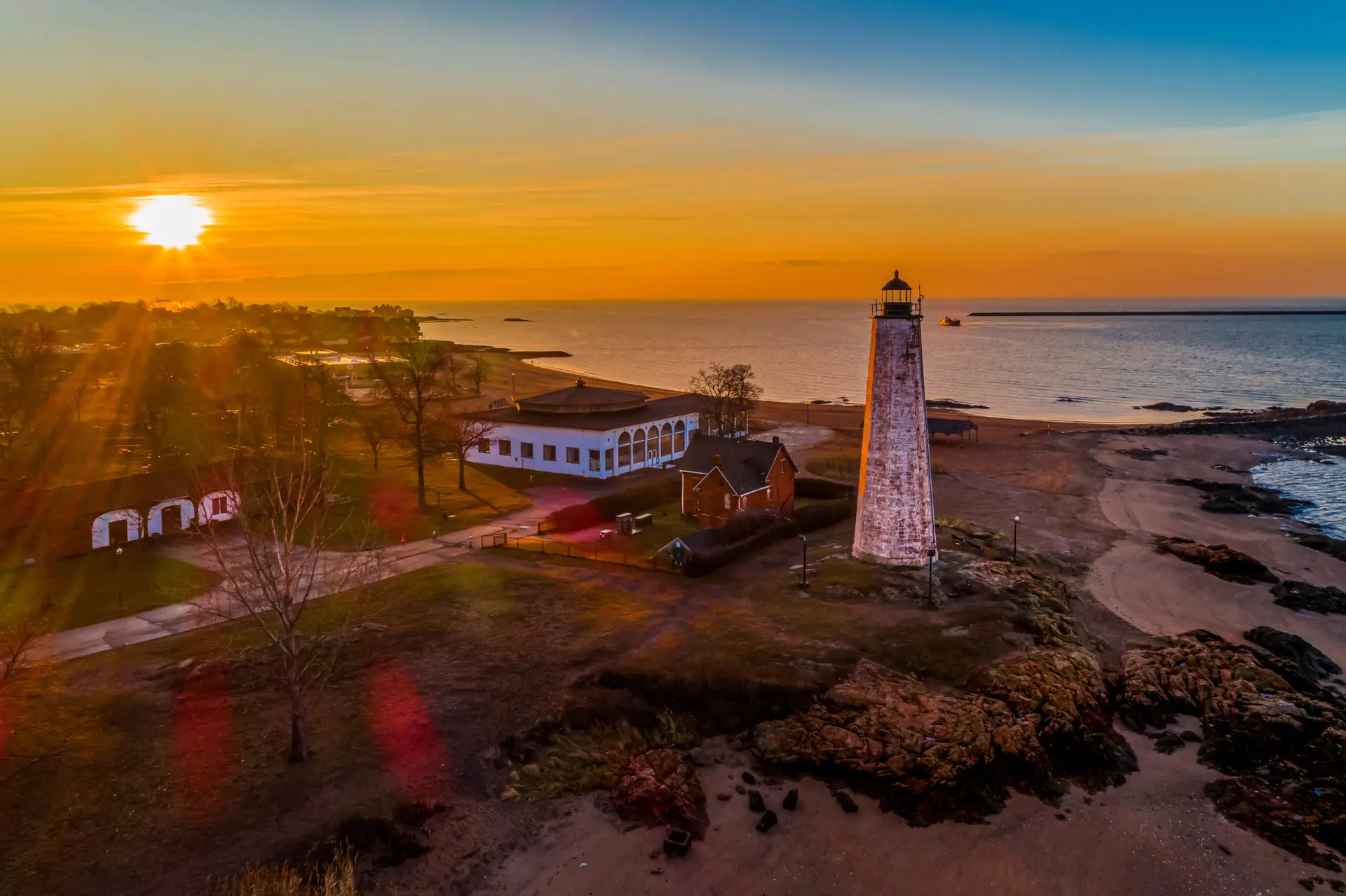 Image of a lighthouse in New Haven Connecticut