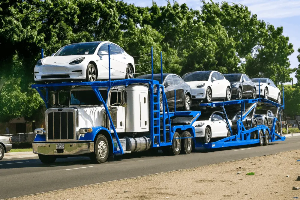 Smart Auto Move truck delivering vehicles on schedule